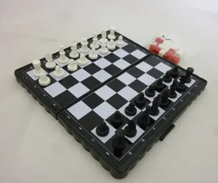 Набор шахмат 3 в 1: шахматы, шашки и нарды